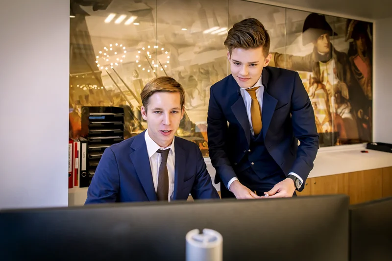 Studenten van het mbo-hbo-doorstroomtraject Hotel Management werken in het onderwijshotel van De Rooi Pannen Breda