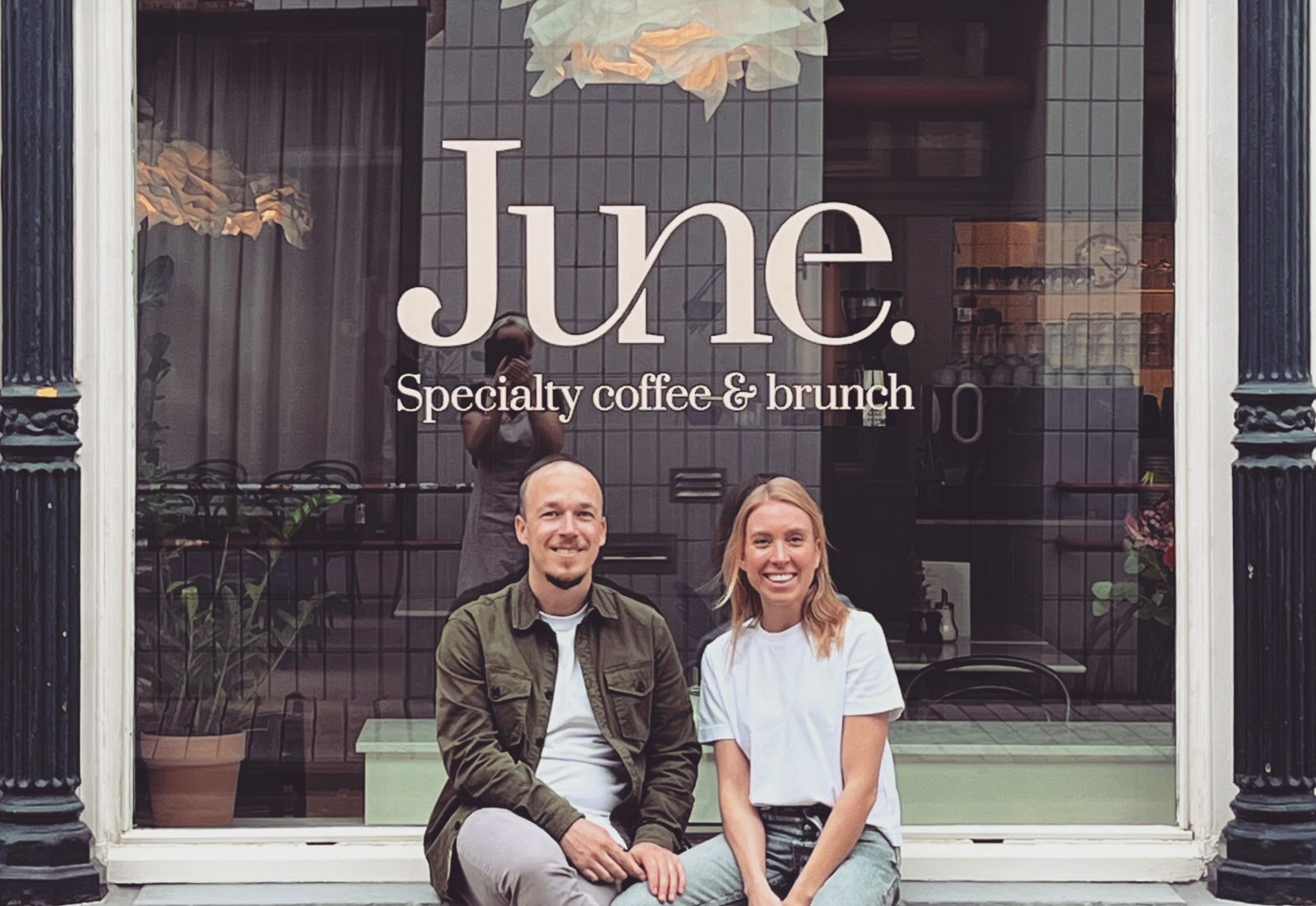 Van jaarrekeningen naar keukenmessen: Joost opende samen met partner Nina brunchzaak June in Tilburg