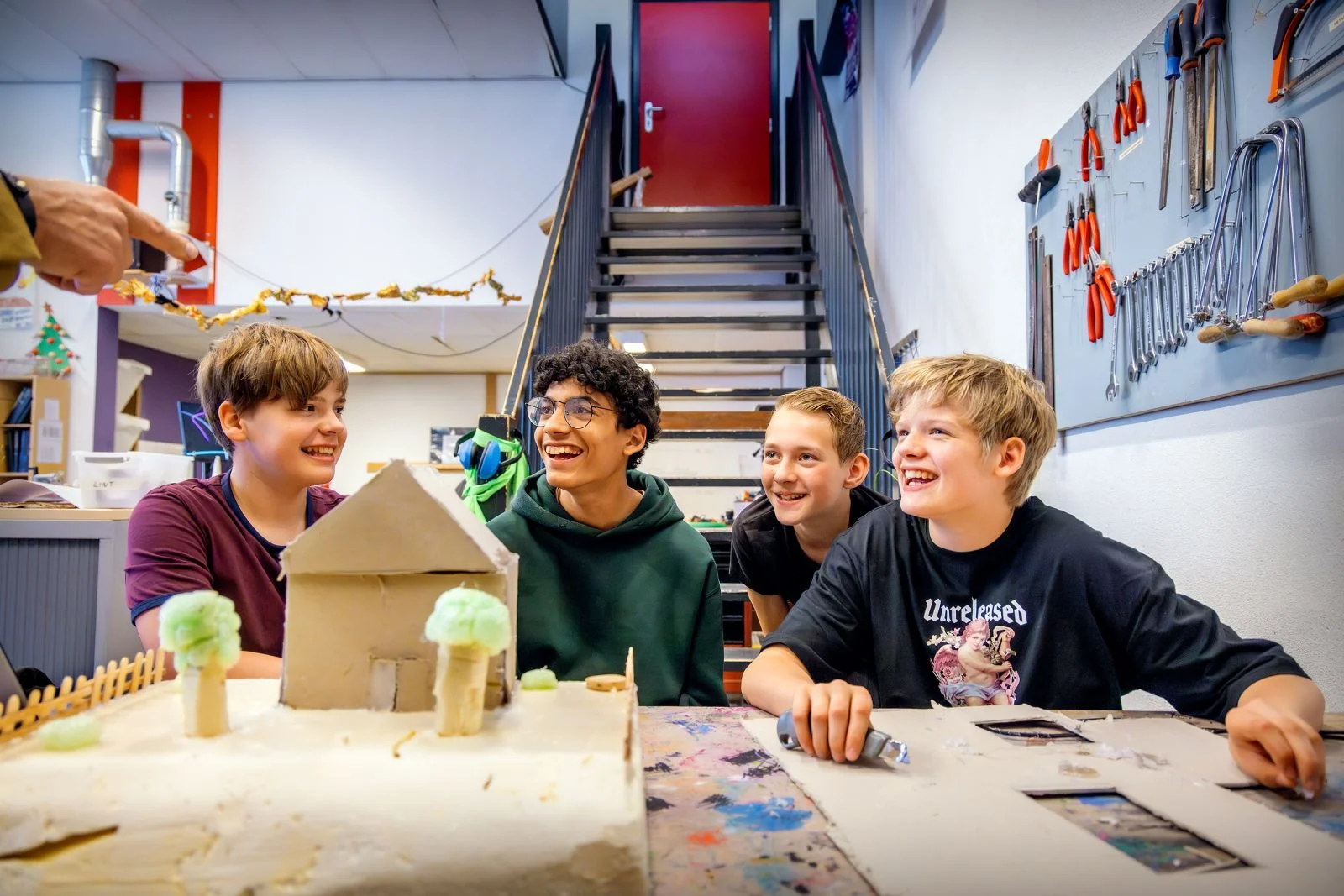 Leerlingen van De Rooi Pannen Eindhoven Vmbo in gesprek met elkaar