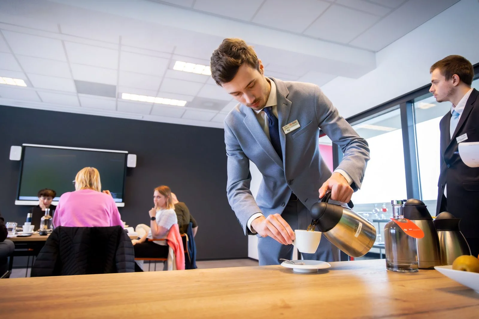 Student Leidinggevende bediening doet praktijkervaring op bij De Rooi Pannen.