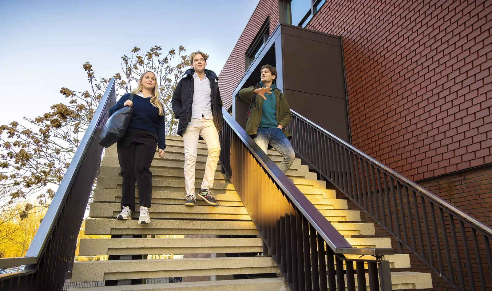 Zij-instromer en docent Jonathan: “Ik stem het onderwijs af op de vraag vanuit het bedrijfsleven”