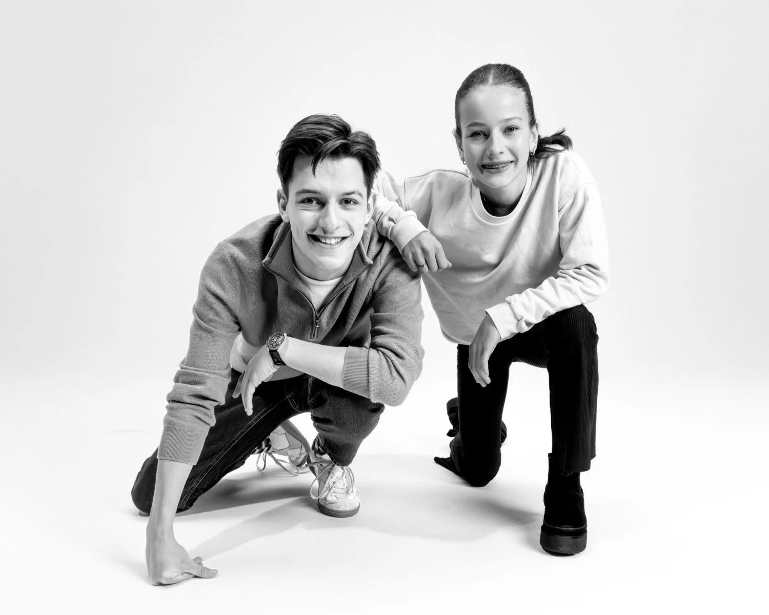 Student Rens en leerling Lize staan model voor campagne