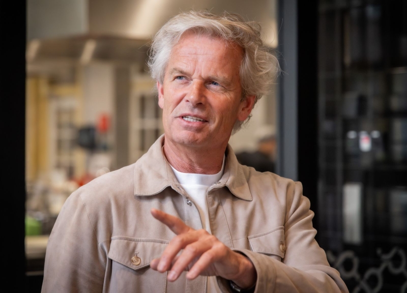 Portretfoto van oud-student Bob Hutten