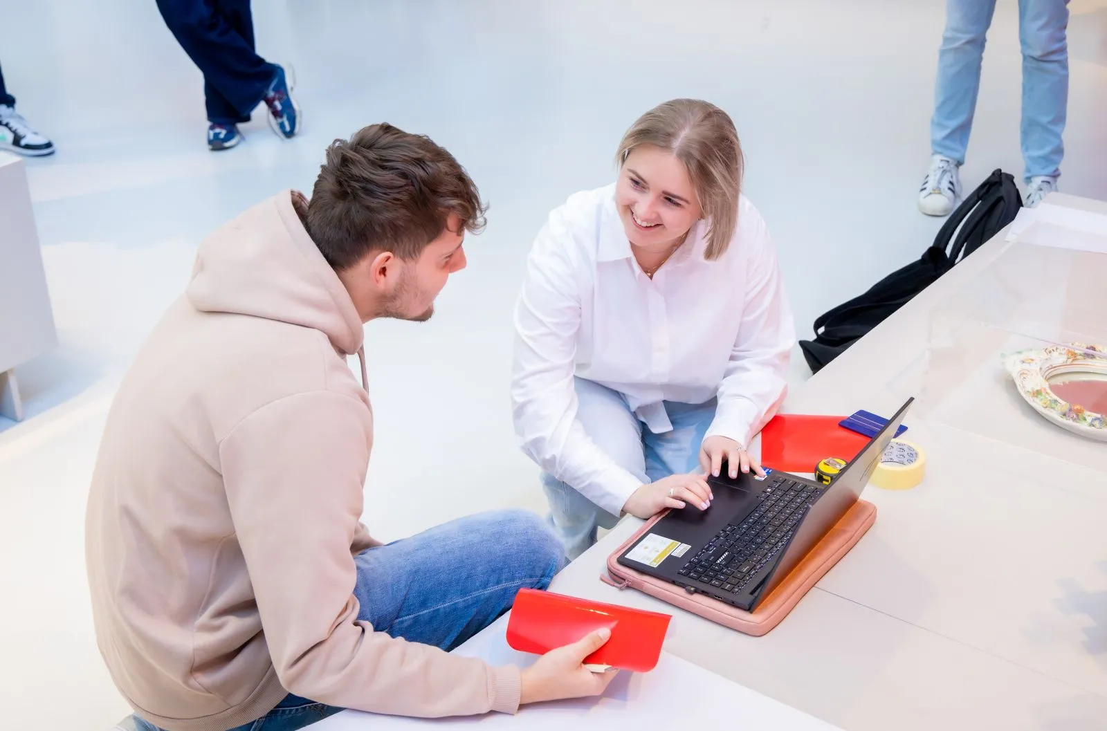 Leren, plakken, doorgroeien: Kleefkracht als springplank voor signmakers