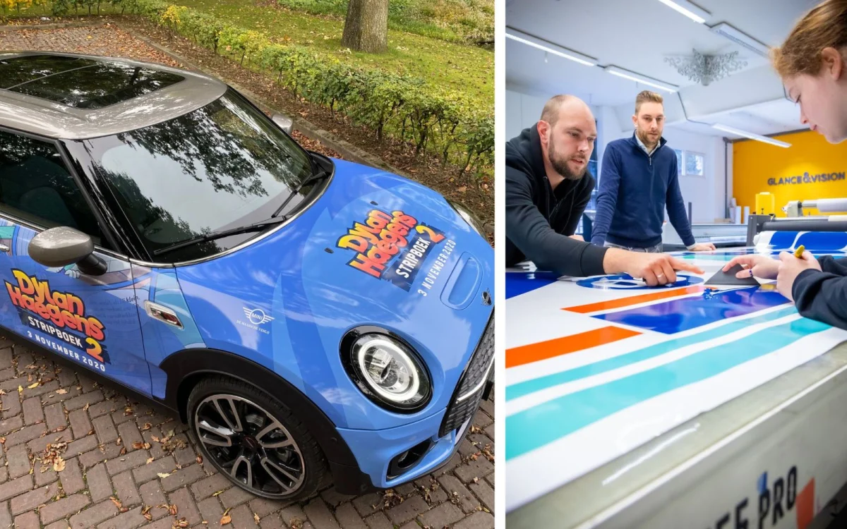 Collage met twee foto's: links een bestickerde auto, rechts de twee broers geven instructie aan stagiaire